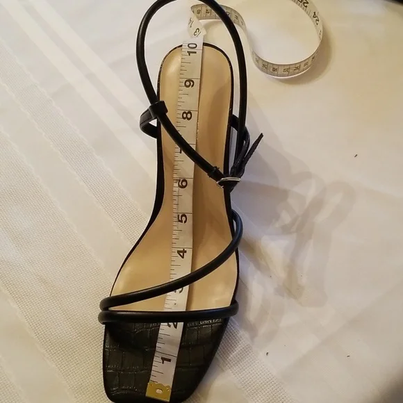 Nine West Wingrayce Black Strappy Chunky Heel Sandals - Picture 9 of 9